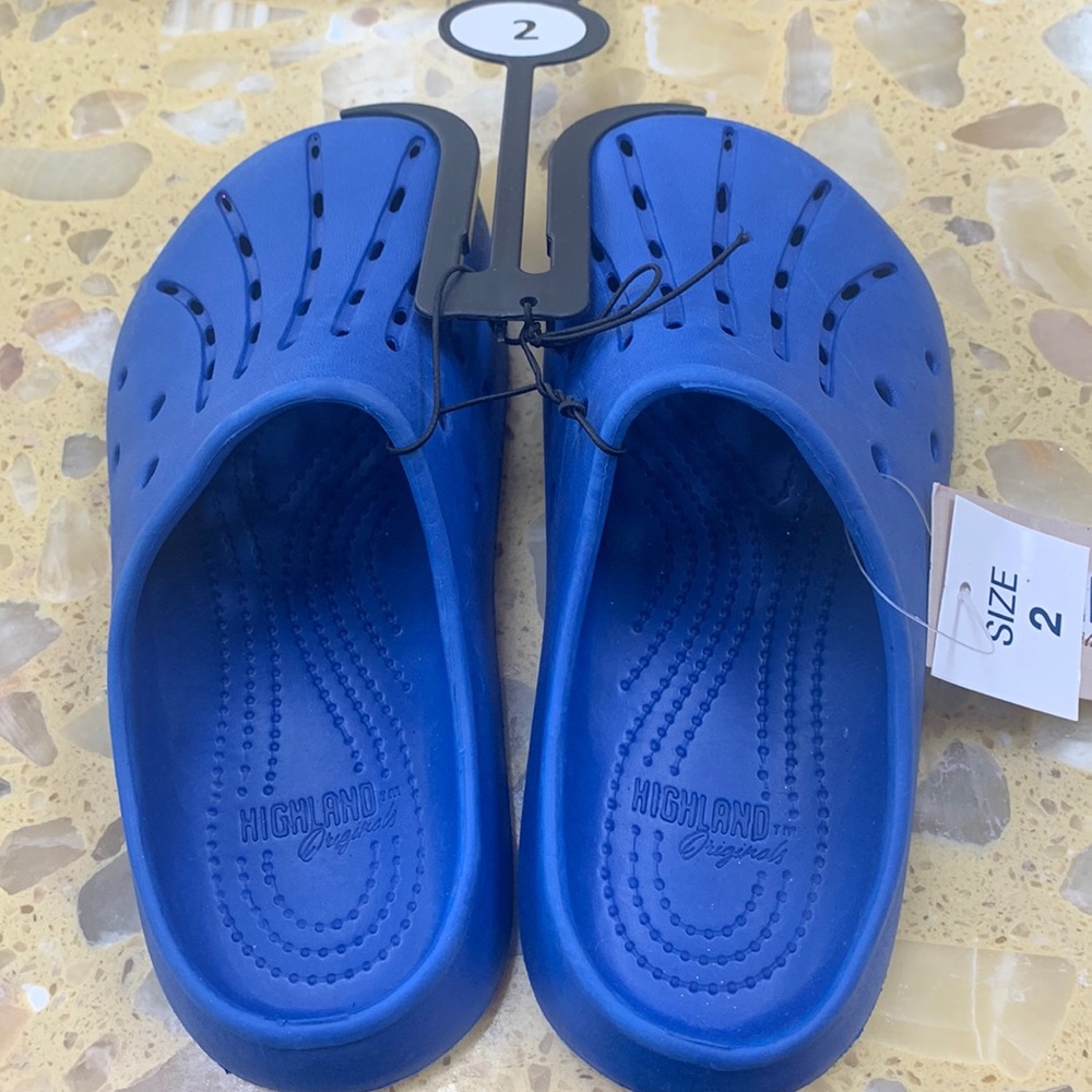 Boys blue crocs